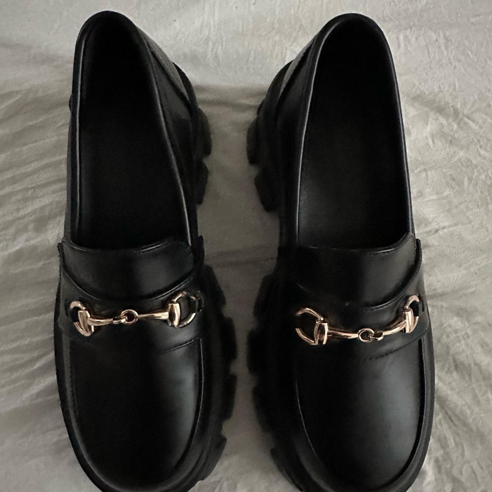 Elegant Black Loafers with Gold Accent